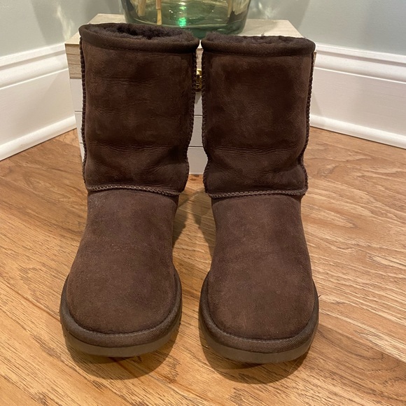 Chocolate Brown UGG Boots Classic Short Women Size 6 - Picture 2 of 9